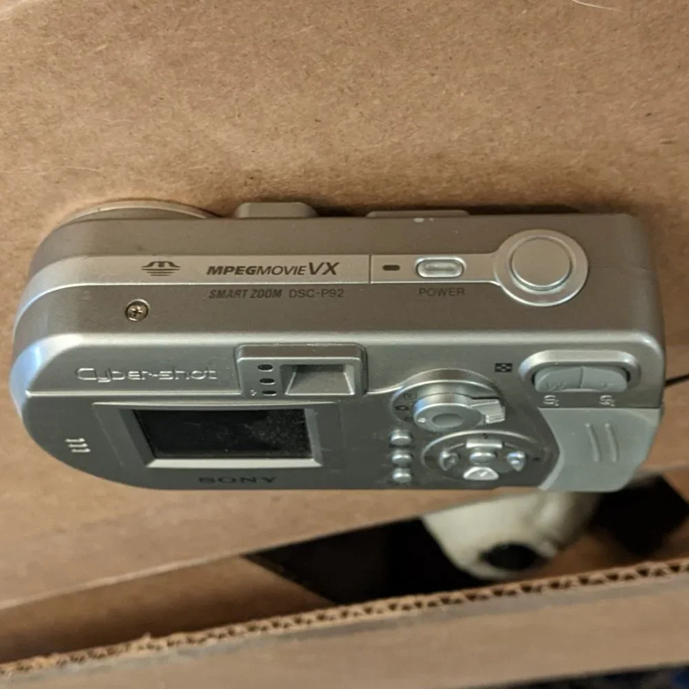 SONY CYBER SHOT DSC P92 5 MEGA PIXELPOINT N SHOOT DIGITAL CAMERA / MPEGMOVIE VX